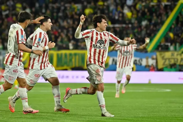Instituto venci� a Defensa, se clasific� a los playoffs y manda en la Zona A