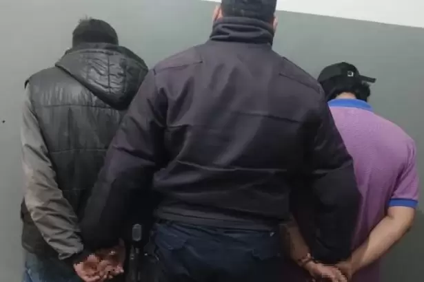 Dos hombres fueron aprehendidos tras ser sorprendidos con una rueda de moto en Catamarca
