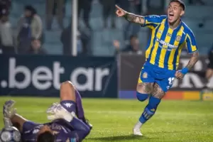 Rosario Central consigui� un triunfazo ante Atl�tico Tucum�n y trep� a la cima de su zona