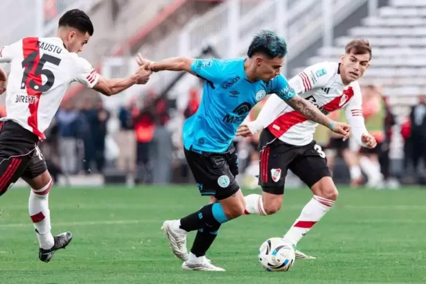 Con Acu�a, River visita a Belgrano en un partido clave para su futuro en el Clausura