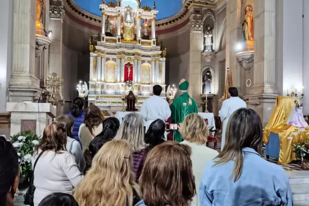 Urbanc bendijo a las madres en su d�a a los pies de Nuestra Madre del Valle