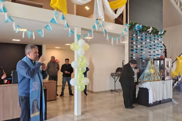 La Virgen del Valle llev� su bendici�n a la Secretar�a de Presupuesto del CAPE