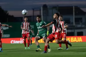 Torneo Clausura: pol�mico empate entre Sarmiento y Barracas Central en Jun�n