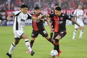 Newell's le gan� a Central C�rdoba y se afianz� en los puestos de playoffs