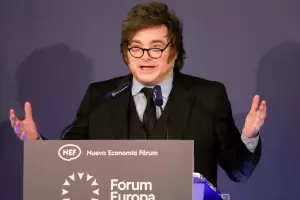 Milei llam� "impresentable dictador" a Pedro S�nchez y le respondieron con una canci�n de Lali