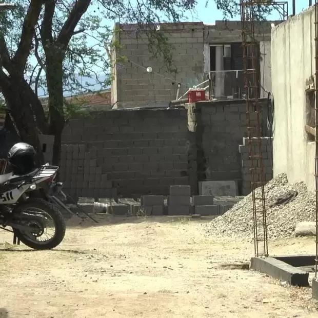 Adolescente de 15 a�os defendi� a su padre de un ladr�n, le disparo y esta grave