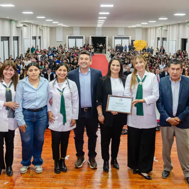 F.M.E celebr� sus 405 a�os de historia con homenaje a vecinos