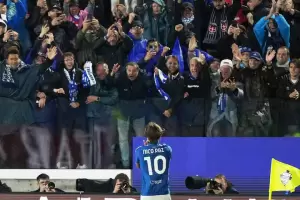 Show de Nico Paz en la goleada del Como a Manchester United por la Champions League