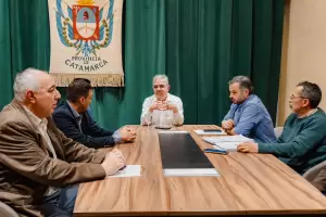 Jalil y los intendentes coordinan nuevas obras viales en el Este provincial y Fiambal�