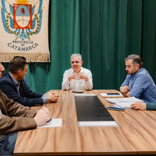 Jalil y los intendentes coordinan nuevas obras viales en el Este provincial y Fiambal�