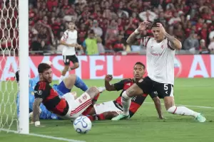 Flamengo busca revertir la eliminaci�n de Estudiantes por la habilitaci�n de Marcos Rojo