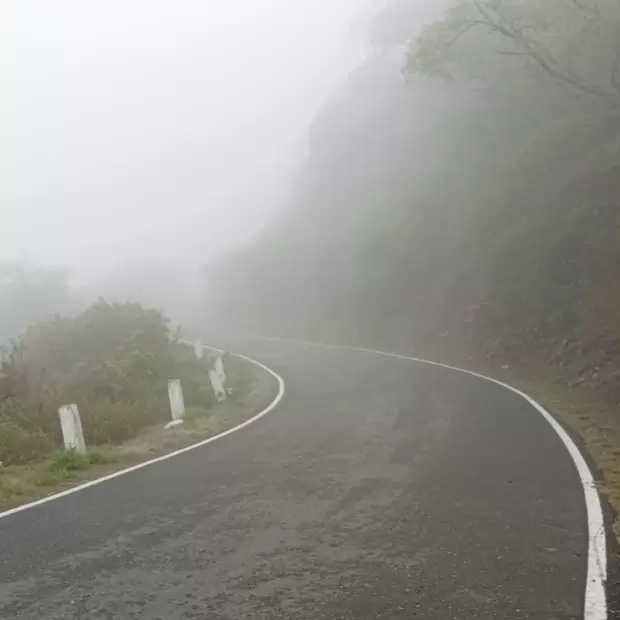 Advierten sobre riesgos en rutas por lloviznas, neblina y desprendimientos