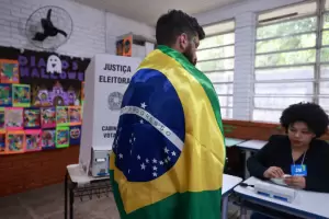 Cerraron los comicios en Brasil tras la extensi�n de dos horas y contin�a el recuento de votos