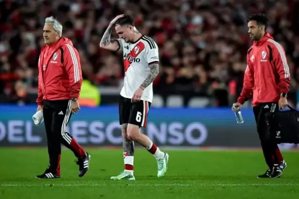 An�bal Moreno sali� lesionado y encendi� las alarmas en River