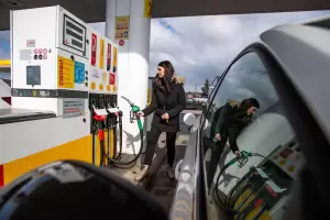La venta de combustibles volvi� a crecer en Argentina, pero la nafta s�per sigue sin recuperarse