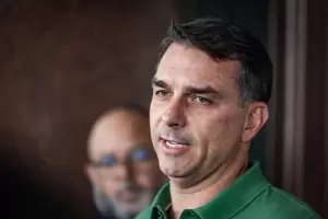 Tras el balotaje, la Justicia de Brasil le prohibi� salir del pa�s a Flavio Bolsonaro
