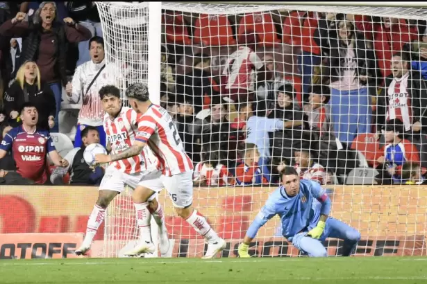 Estudiantes no pudo con Uni�n en Santa Fe y se aleja de los playoffs