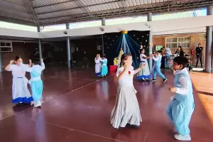 Emotivo recibimiento a la Virgen del Valle en la escuela municipal Gabriel Levene