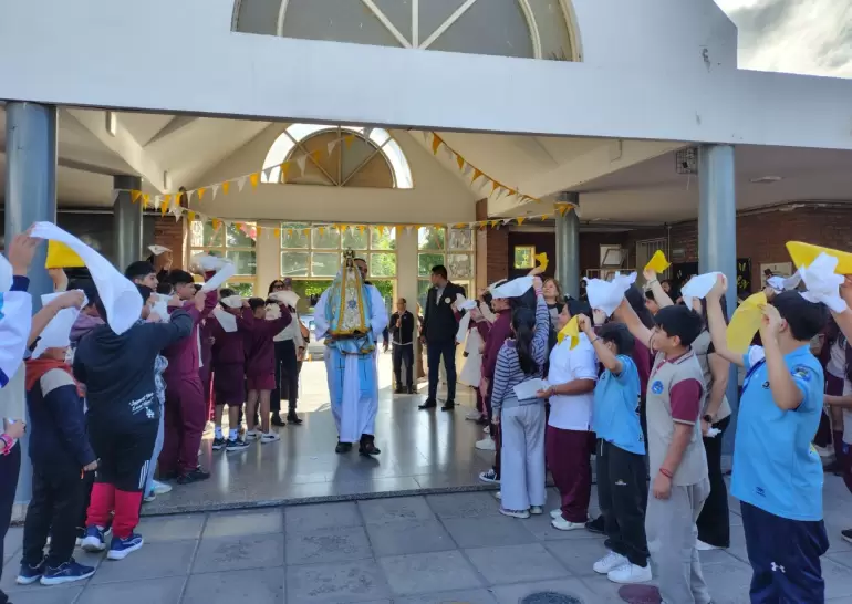 virgen del valle lunes escuela