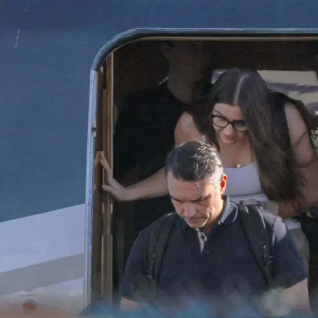 Fl�vio Bolsonaro lleg� a Miami en un avi�n privado que despeg� desde Argentina