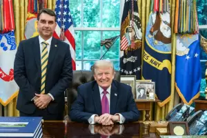Fl�vio Bolsonaro agradeci� a Trump y a Milei tras viajar a Estados Unidos