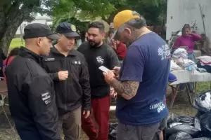 L�zaro Caballero llev� donaciones a las familias que sufren las inundaciones