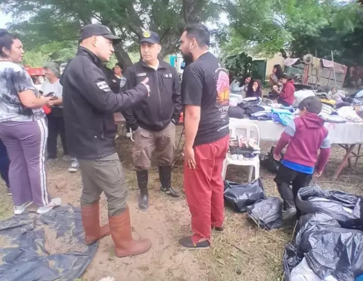 Lázaro Caballero por los inundados