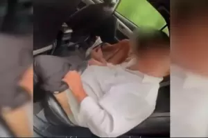 Esc�ndalo por abuso sexual: vio a un taxista semidesnudo con una nena en su auto y lo denunci�