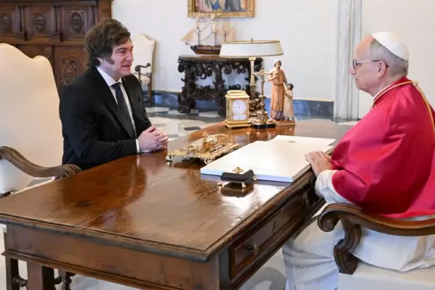 Milei recibir� al Papa al pie del avi�n y el encuentro se transmitir�a por cadena nacional