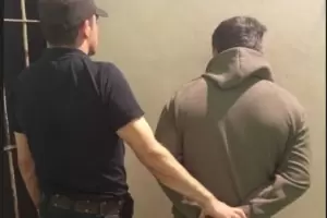 Detienen a un hombre con un rifle, un arma blanca y una vizcacha sin vida