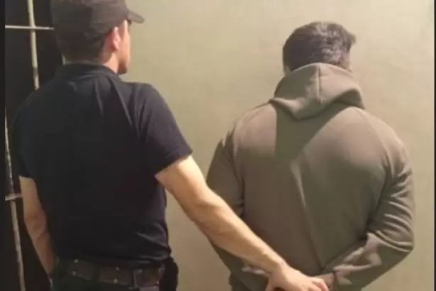 Detienen a un hombre con un rifle, un arma blanca y una vizcacha sin vida
