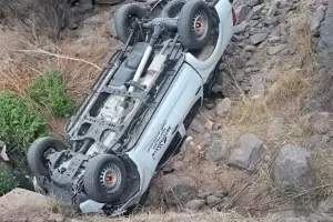 Volc� una camioneta oficial de Antofagasta de la Sierra en la Quebrada de Bel�n